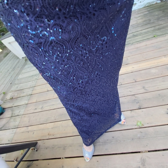 Gown - Picture 4 of 4